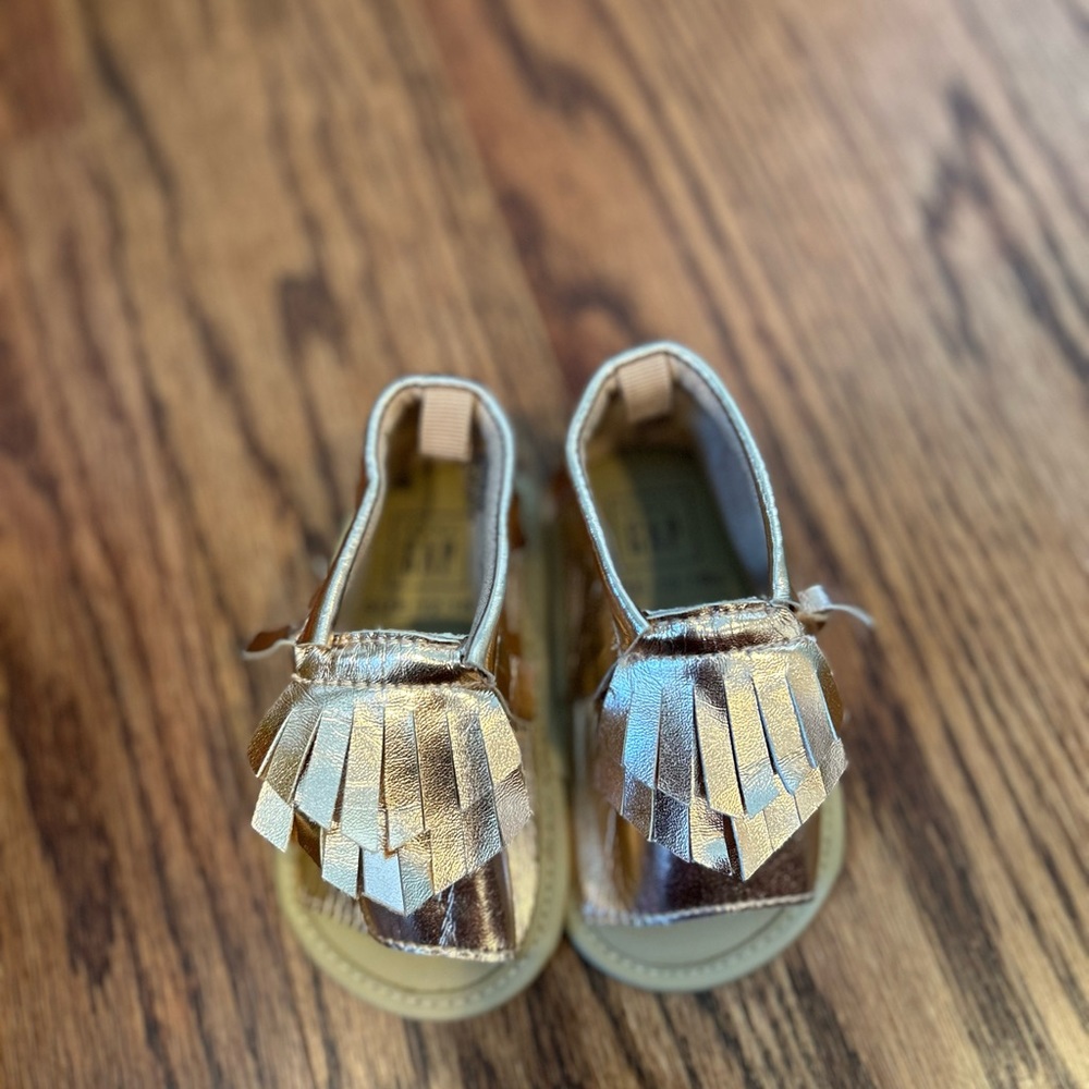 Baby Gap Rose Gold Boho open-toe moccasins 12-18 month